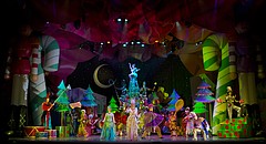 Stage: Cirque Dreams Holidaze
