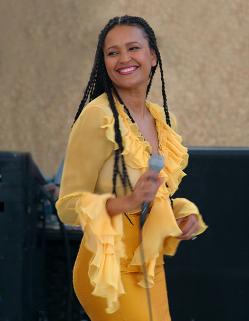 Music: Maria de Barros